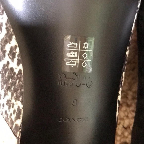 NWOB! COACH 9.5 B faye multi chain printed slides. - Picture 7 of 9